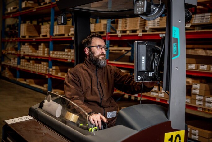 Mitarbeiter in der Lagerlogistik (m/w/d), 1. Bild